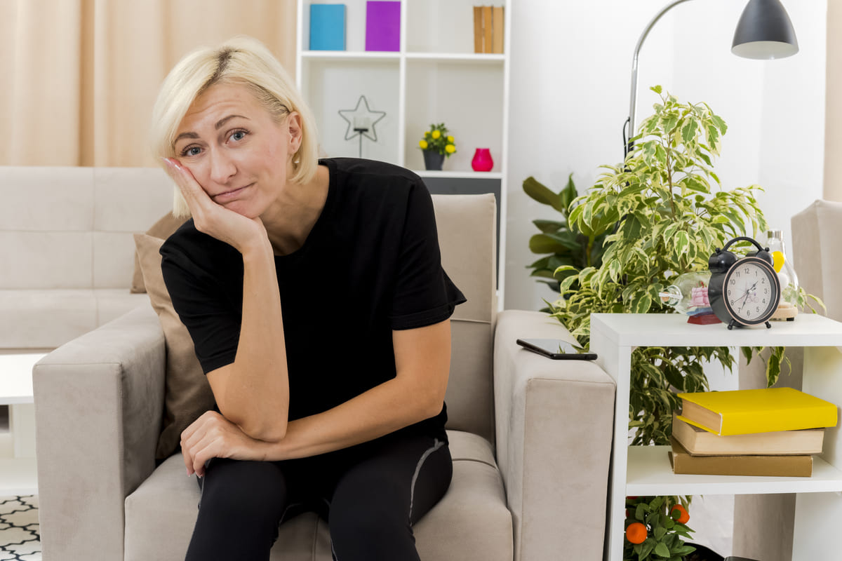 when menopause starts age symptoms