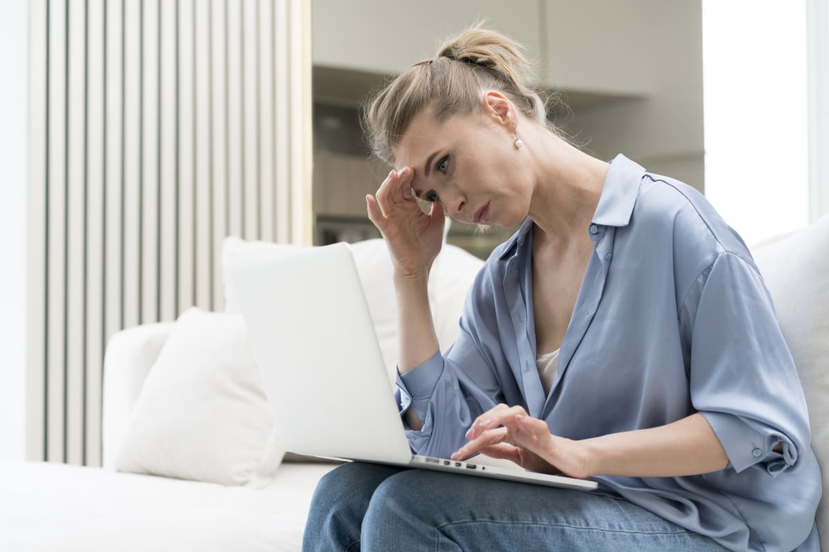 when menopause starts first symptoms